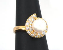 Load image into Gallery viewer, Pearl Ring Set With Pave Diamonds