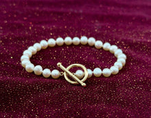 Load image into Gallery viewer, Pearl Strand Bracelet With Yellow Gold Toggle Clasp