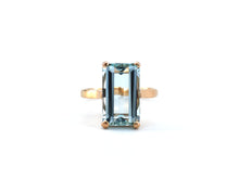 Load image into Gallery viewer, Vintage 18K Yellow Gold Emerald Cut 14MM x 8.7MM Aquamarine Ring