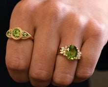 Load image into Gallery viewer, Yellow Gold Peridot Ring