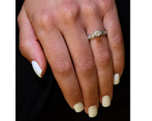 Load image into Gallery viewer, Round Diamond Engagement Ring