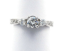 Load image into Gallery viewer, Round Diamond Engagement Ring