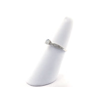 Load image into Gallery viewer, Round Diamond Engagement Ring