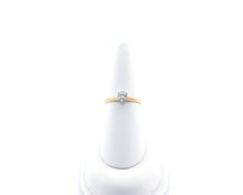 Load image into Gallery viewer, Round Diamond Engagement Ring