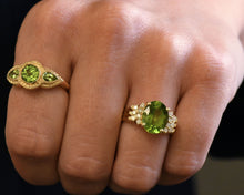 Load image into Gallery viewer, Peridot and Diamonds Ring