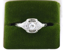 Load image into Gallery viewer, Vintage 18K White Gold Old European cut Diamond Ring.