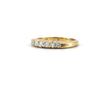Load image into Gallery viewer, Shared Prong Graduated Diamond Wedding Band
