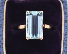 Load image into Gallery viewer, Vintage 18K Yellow Gold Emerald Cut 14MM x 8.7MM Aquamarine Ring
