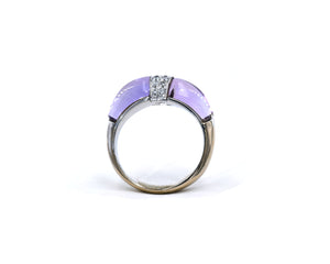 This 18k white gold statement ring features two fancy-shaped cabochon cut amethyst separated by a dome of pave diamonds.
