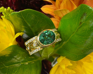 18K yellow gold ring set with green tourmaline and diamonds.