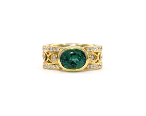 18K yellow gold ring set with green tourmaline and diamonds.