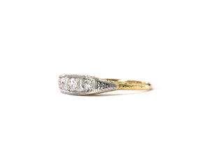 Antique 18K yellow gold ring with platinum top and Old European cut diamonds side.